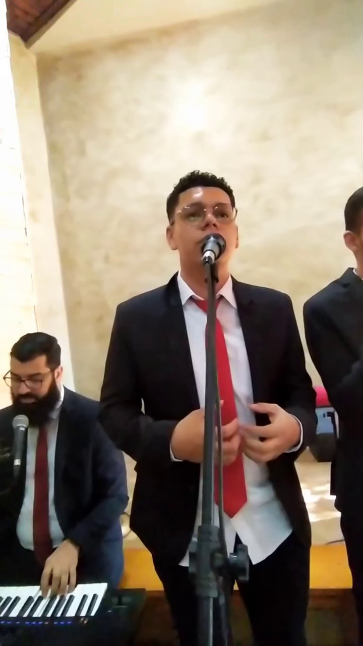 Solista e tecladista durante a cerimônia